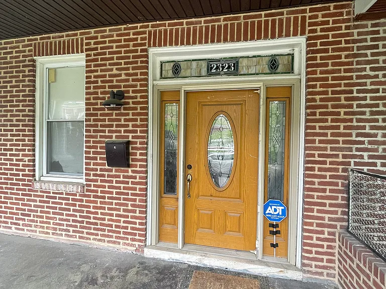 2323 Bryant Ave — Photo 3