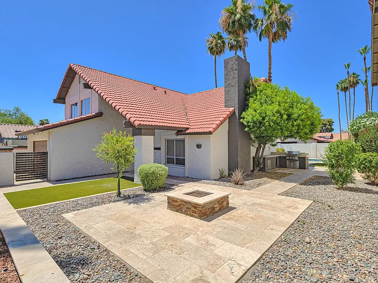 1602 E Weathervane Ln — Photo 3