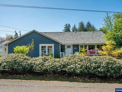 630 E Collins St, Depoe Bay, OR, 97341
