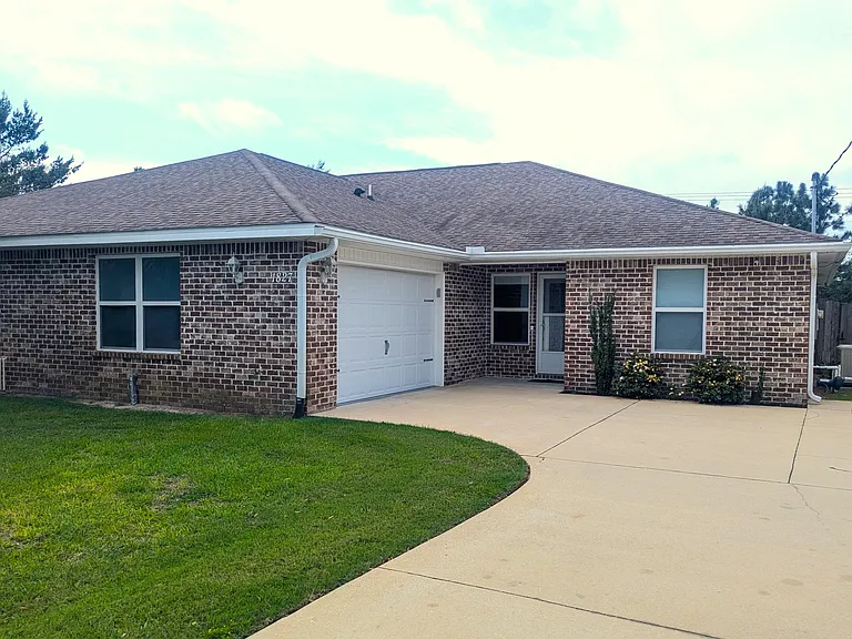 1827 Sundown Dr — Photo 1