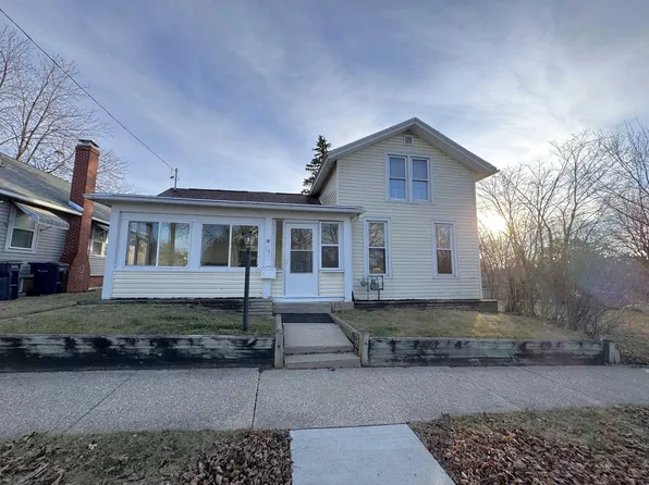 16 N Terrace St, Janesville, WI 53548