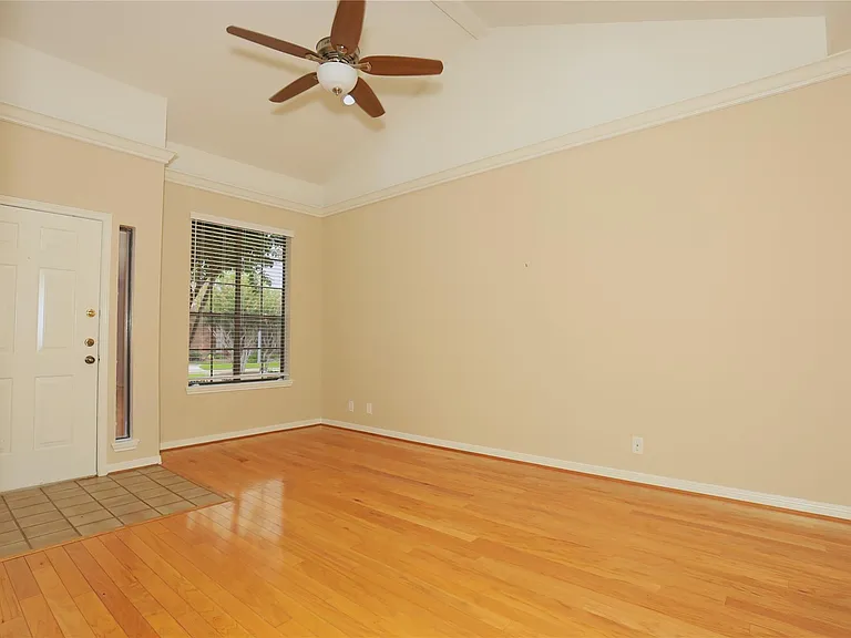 107 Manor Pl — Photo 5