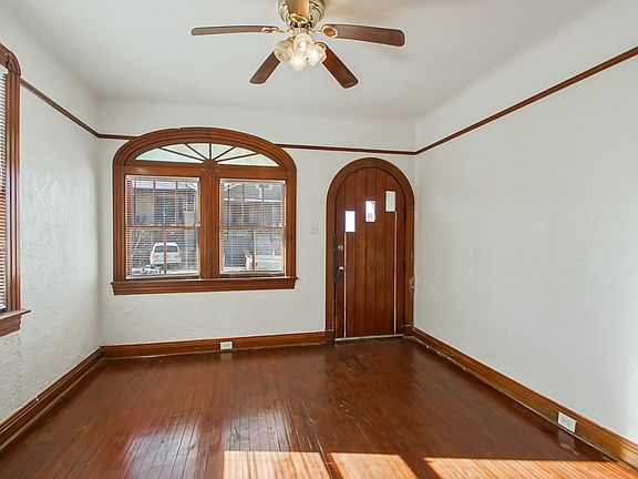 4th image of 1723 Congress St