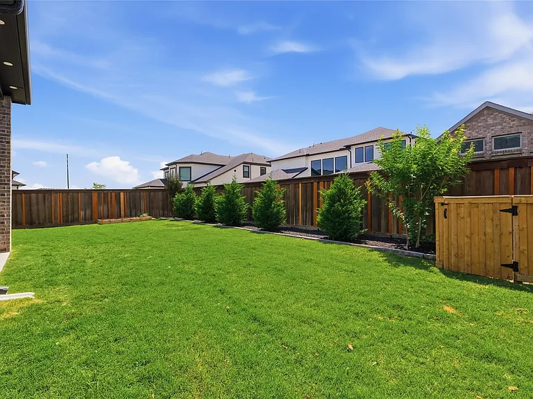 13715 Aventino Pointe Dr — Photo 30
