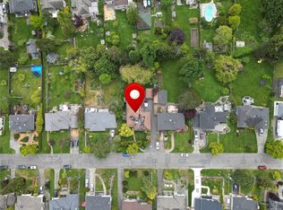1637 Warren Gdns, Victoria, BC V8S 1S9