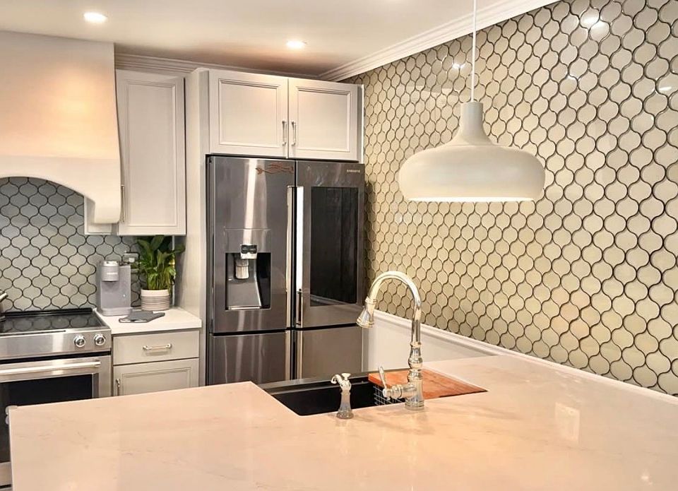 Stainless steel farmhouse sink with high end fixtures. Wave ready oven light and fan for stove top cooking. Smart Fridge to make quick grocery lists, leave a morning note for the kids, google a recipe, or listen to your favorite music while baking.