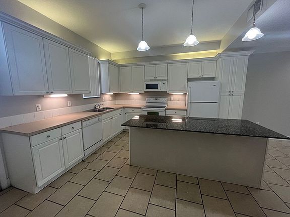 4th image of 2015 Piedmont Ln