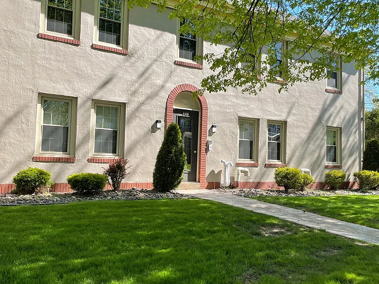 940 Amherst St #12 — Photo 24