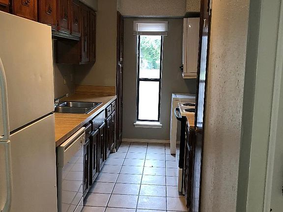 4th image of 2255 Donna Dr APT B