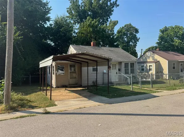 4 Hickory Ln, Lebanon, MO 65536