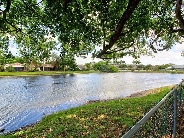 3605 NW 21st Ct — Photo 5