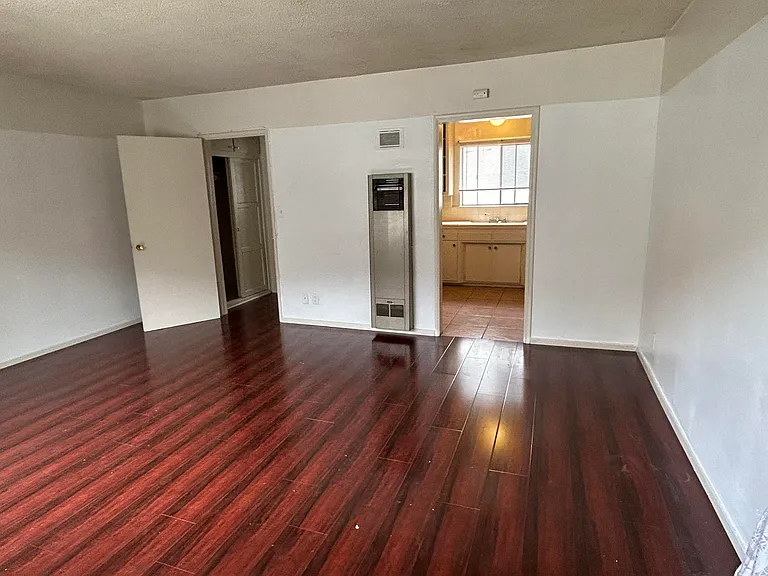 5763 Laurel Canyon Blvd — Photo 10