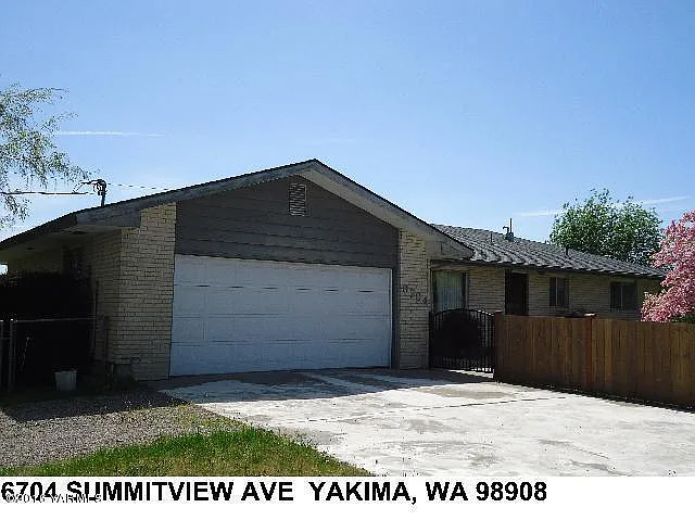 6704 Summitview Ave photo 1