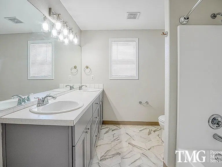 17015 NE 31st Way — Photo 20