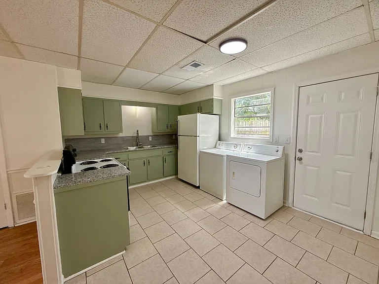 1403 Kimberly Dr — Photo 6