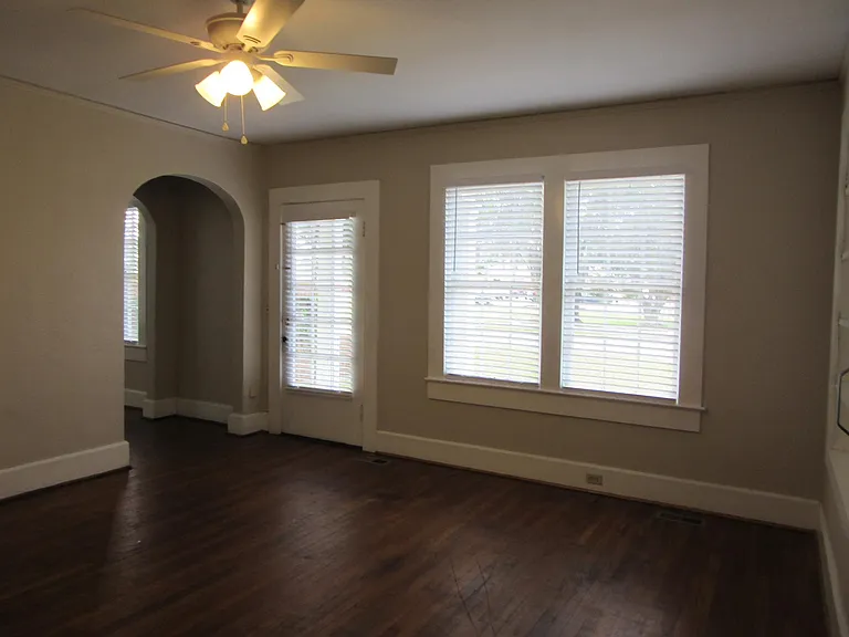 207 E Ann St — Photo 3