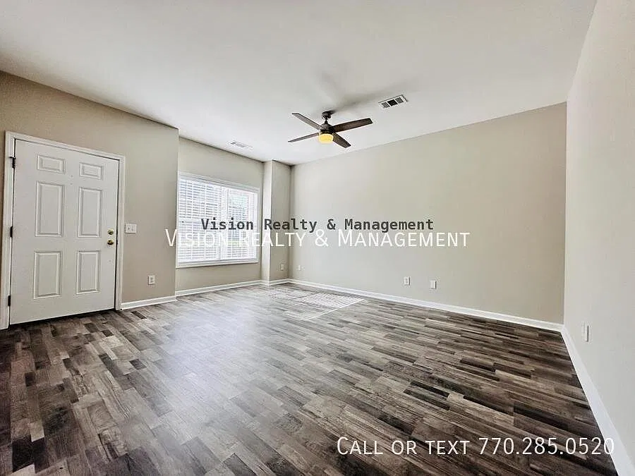Beautiful 3 BD 2.5 BA Townhome — Photo 4