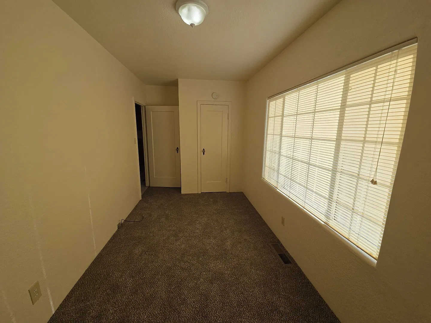 Charming 3-bedroom, 1-bath home — Photo 4