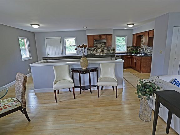 4th image of 3673 Niles Dr