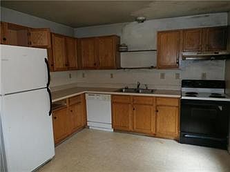 2nd image of 121 Fairfax St