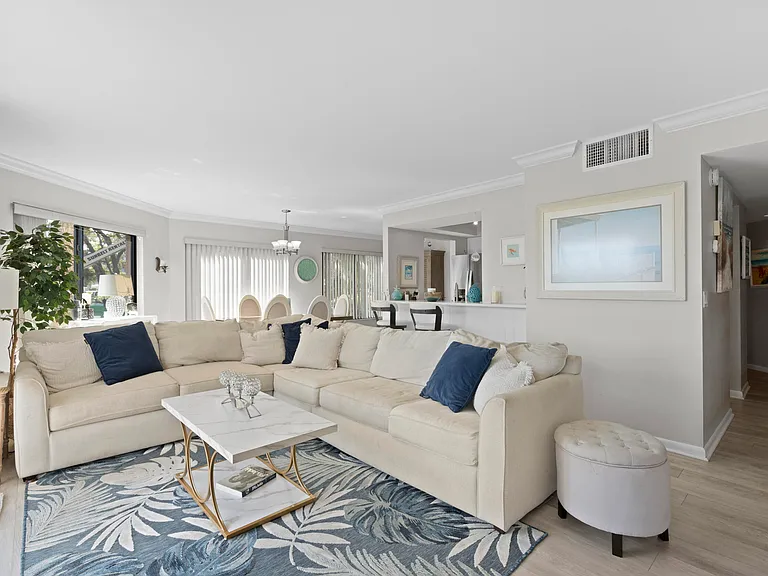 233 NE Edgewater Dr #104 — Photo 7