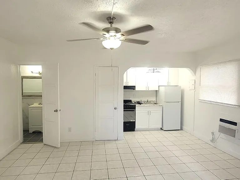 403 N 19th Ave #J — Photo 6