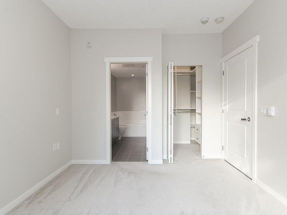 2nd image of 2665 Mountain Hwy #303