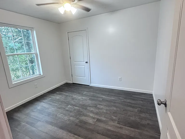 1010 E Newton St — Photo 5