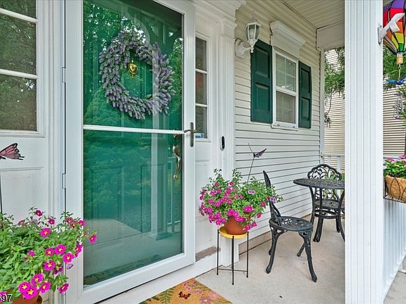 4th image of 8 Cottage Pl