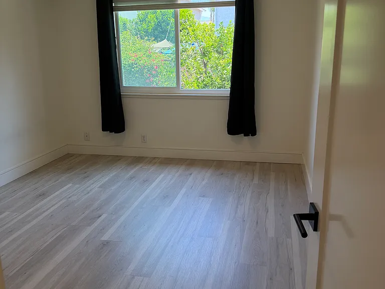 24561 Tonia Ave — Photo 5