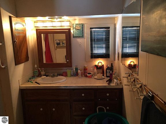 2nd image of 113 W South St