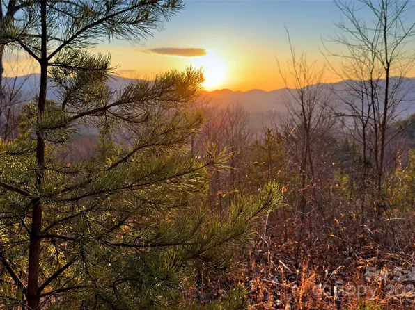 19 Robin Ridge Ln #R2, Black Mountain, NC 28711