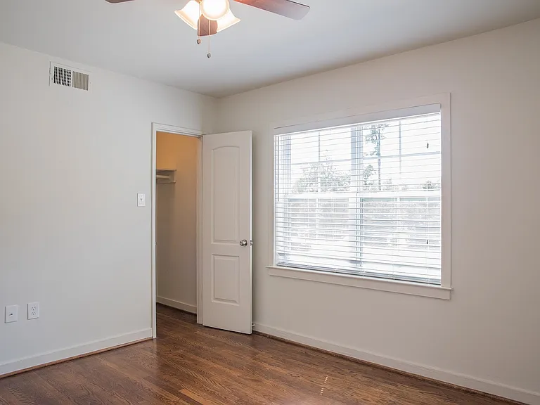 Parkview Apartments — Photo 15