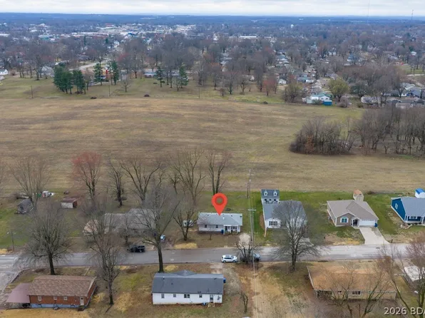 204 W Jemphrey Rd, Eldon, MO 65026