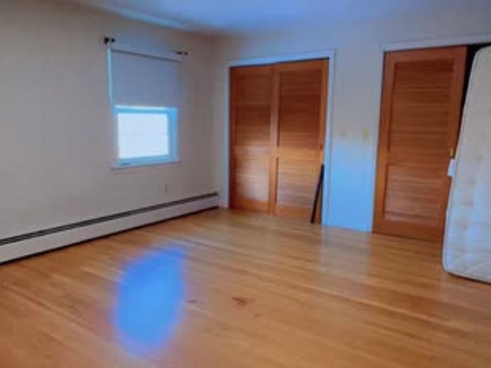 1st image of 15 Rosewood Dr #1