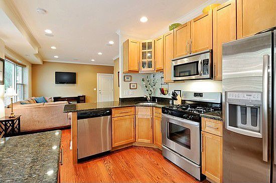5th image of 2206 W School St APT 2E