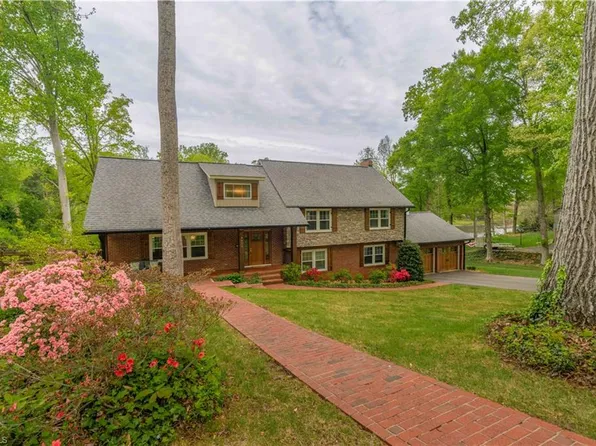 4424 Woodlark Ct, Clemmons, NC 27012