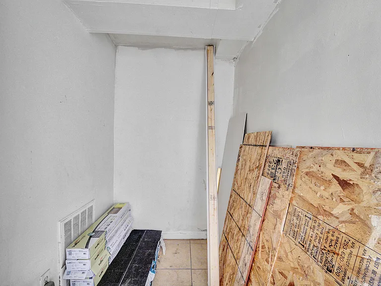 28 Blackmore St #28 — Photo 4