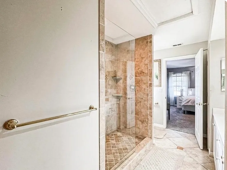 212 Silverado Dr — Photo 43