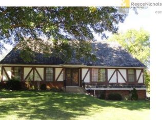 6602 Rosehill Rd, Shawnee, KS 66216