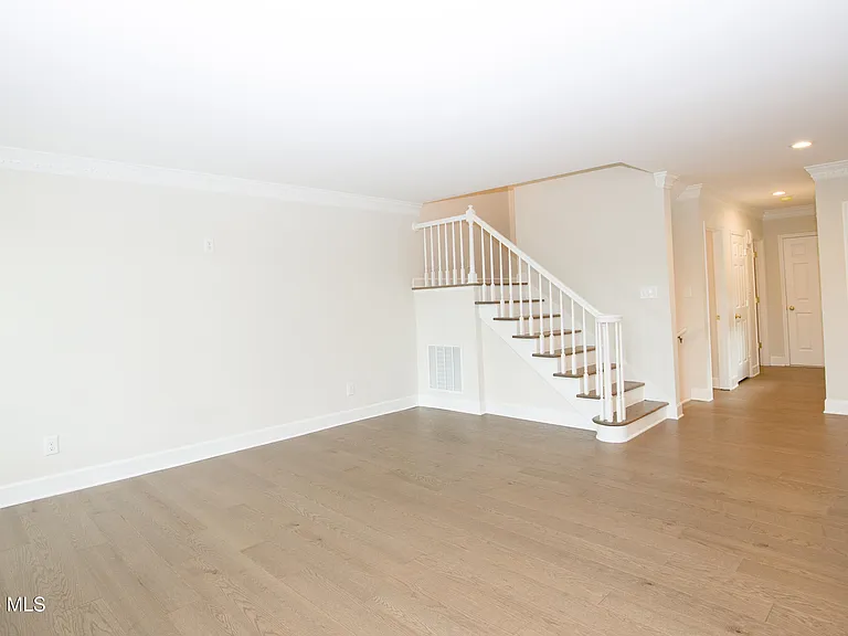 131 Racquet Ln — Photo 8