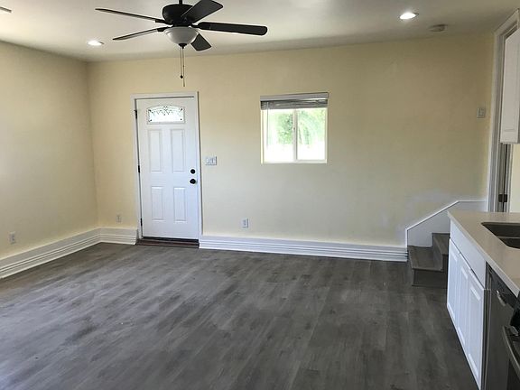 2nd image of 9746 Saloma Ave #1/2