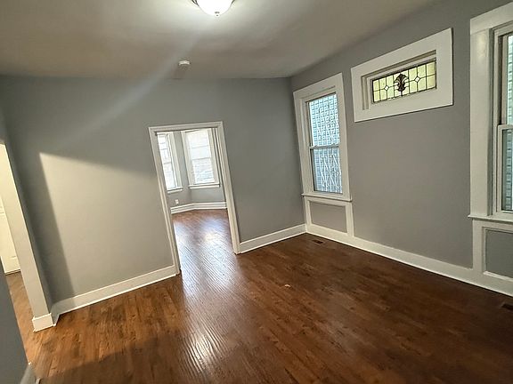 4th image of 313 S 19th St Floor 1