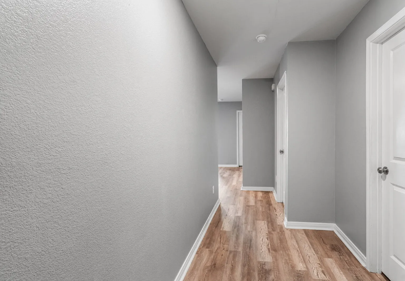 3 bed, 2.0 bath, 1200 sqft, $1,550 — Photo 3