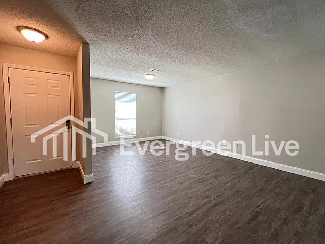 4 bed, 2.5 bath, 1950 sqft, $1,445 — Photo 3