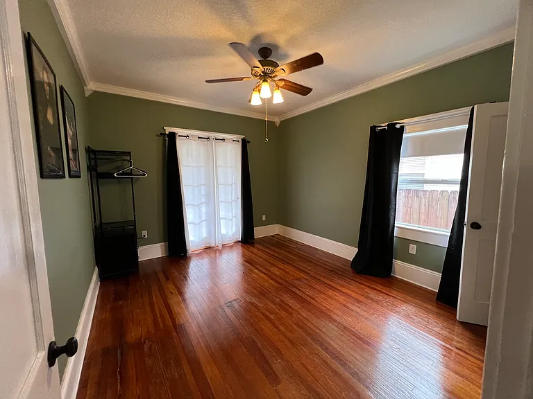 2511 Burlington Ave N — Photo 9