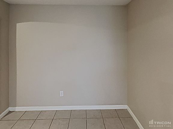 5th image of 220 Comanche Plains Dr