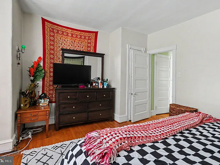 154 W Salaignac St — Photo 15