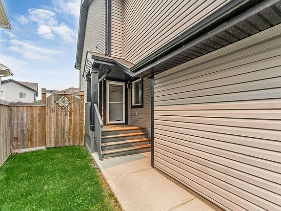 4th image of 61 Springwood Way