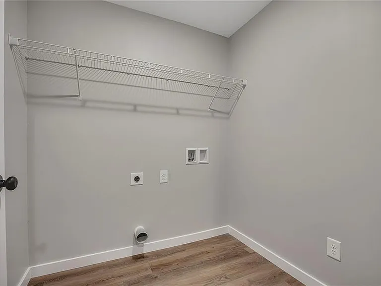 411 Hardy Ave SW — Photo 11